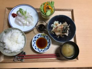 釣りたてイシガレイの刺身最高でした 健康寿命を延ばす美味しい食事の札幌のサービス付き高齢者住宅